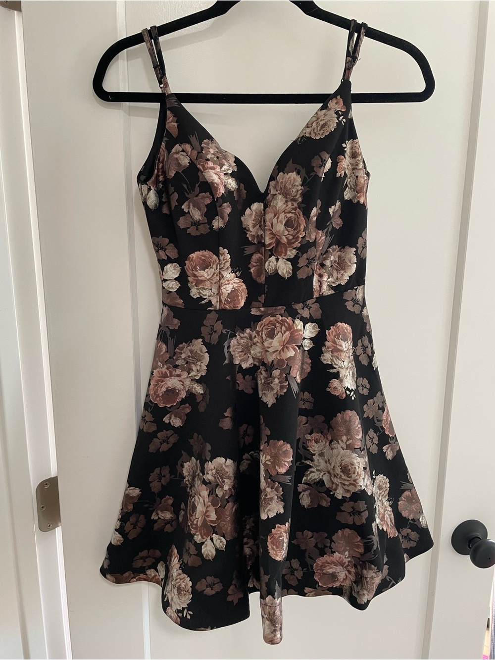 B. Darlin structured floral dress - like new!